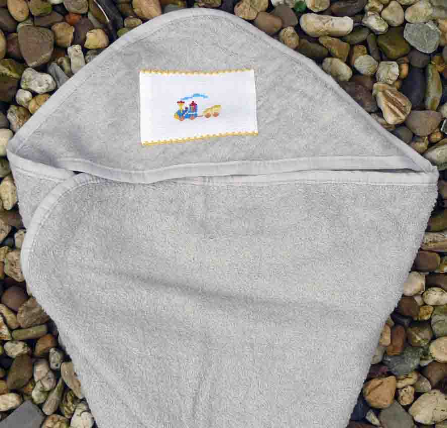 badcape met handgeborduurd treintje