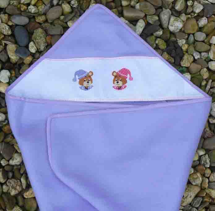 badcape met twee handgeborduurde beertjes met slaapmuts