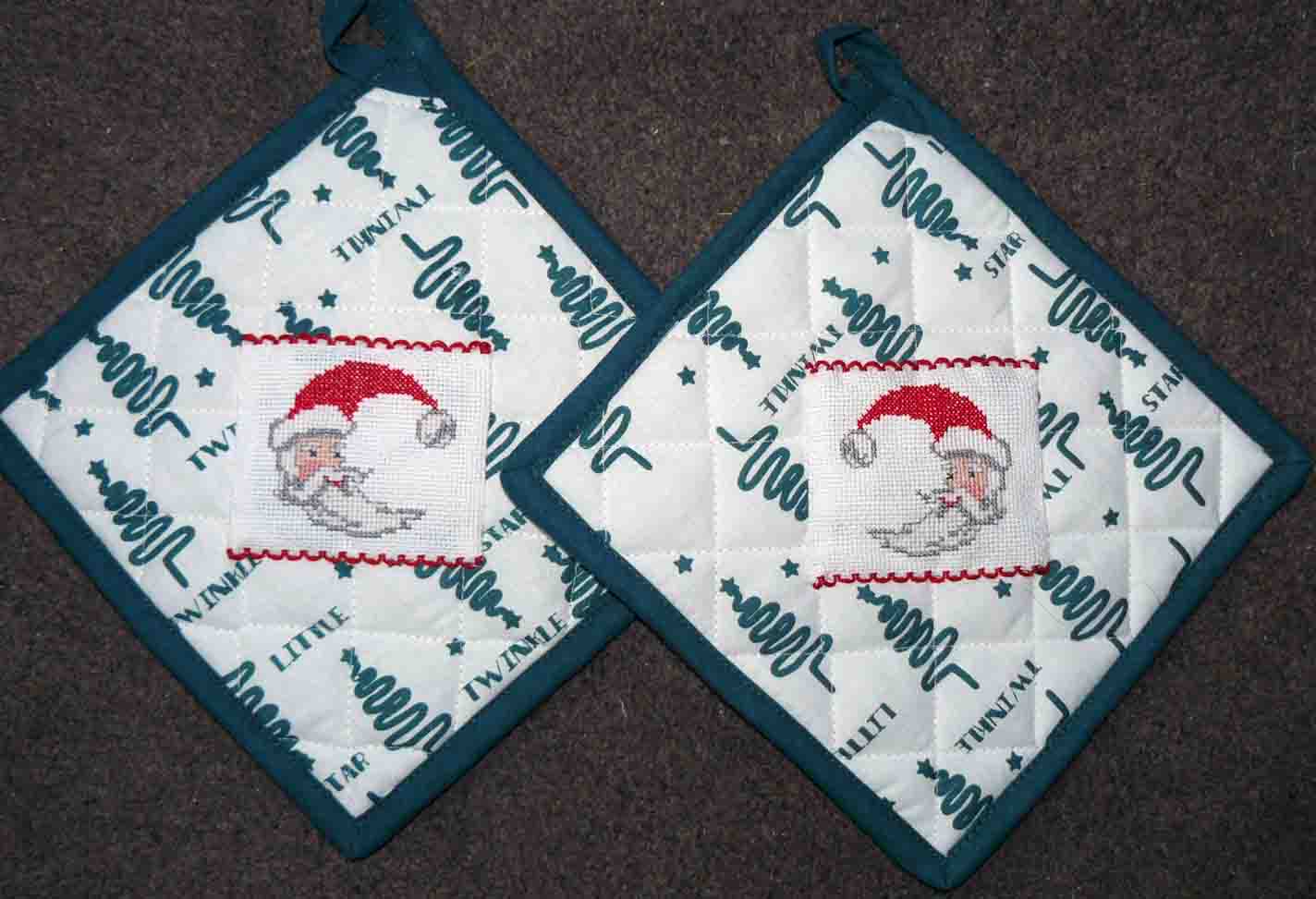 pannenlappen met Kerstman, handgebroduurd in kruissteek